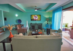 Penthouse Kaan 302 - Luxurious, Private Pool close to 5th Ave - At Quadra Alea Condos